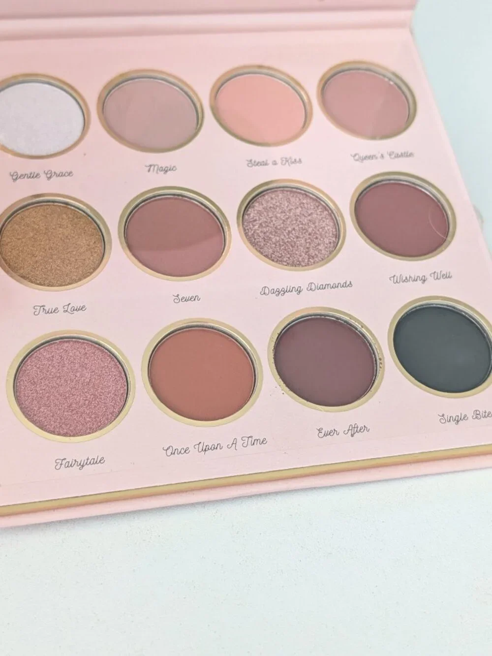 Disney Snow White Eyeshadow Palette Taste Beauty 12 Shades New